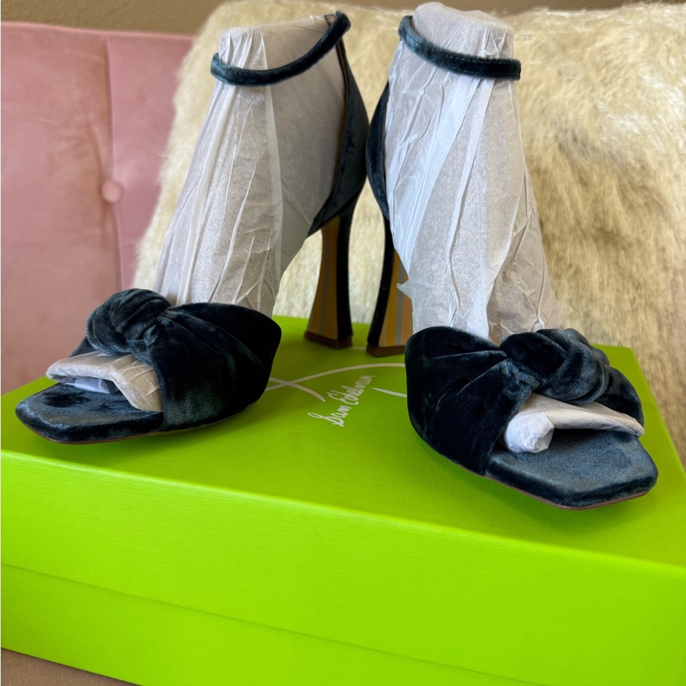 Brand New in Box. SAM EDELMAN Blue Velvet Heels w/Knot Detail. GORGEOUS. Size 8